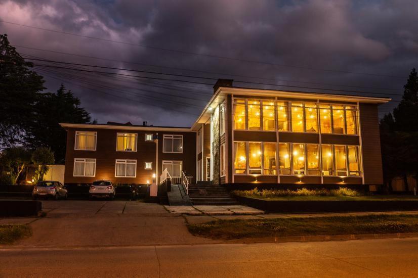 Hotel Capitan Eberhard Puerto Natales Exterior foto